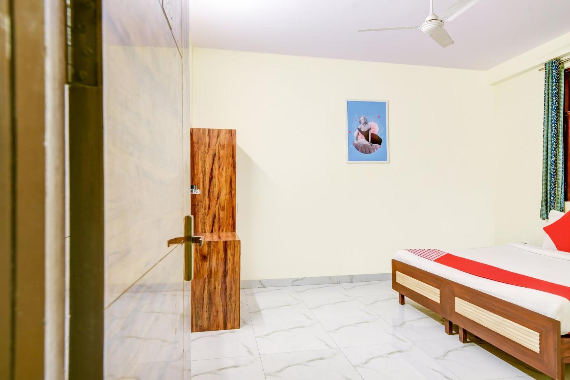Hotel O 74192 Vishwakarma Palace Delhi  Buitenkant foto