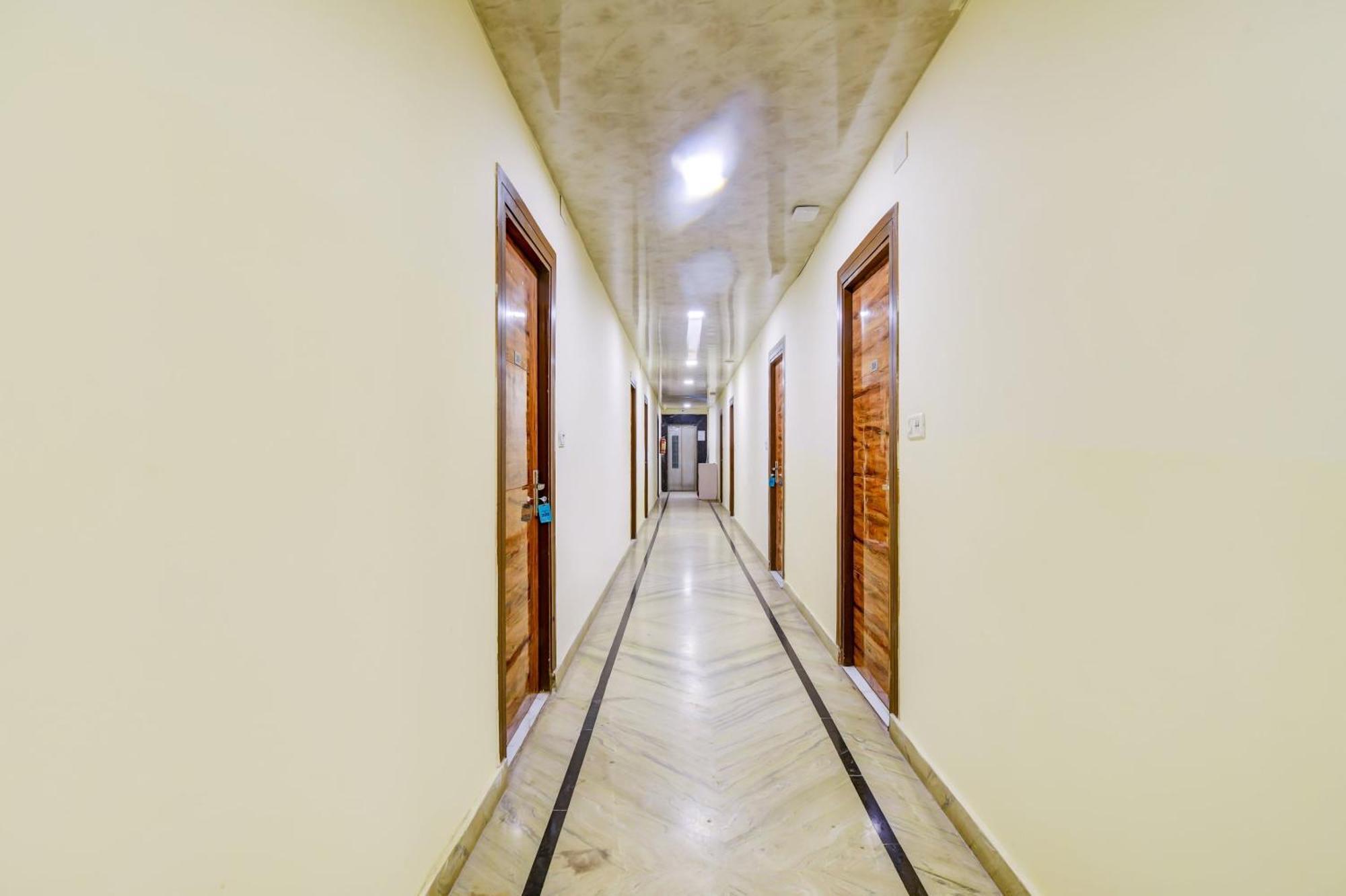 Hotel O 74192 Vishwakarma Palace Delhi  Buitenkant foto